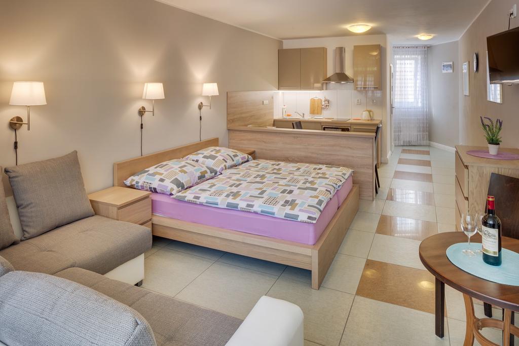 Apartements Studio 964 Líbeznice Kültér fotó