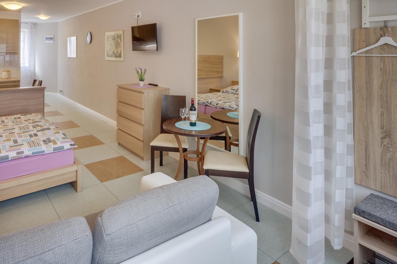 Apartements Studio 964 Líbeznice Kültér fotó